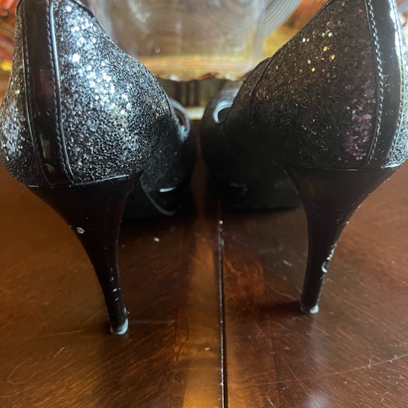 Guess Black Pumps - Picture 3 of 4